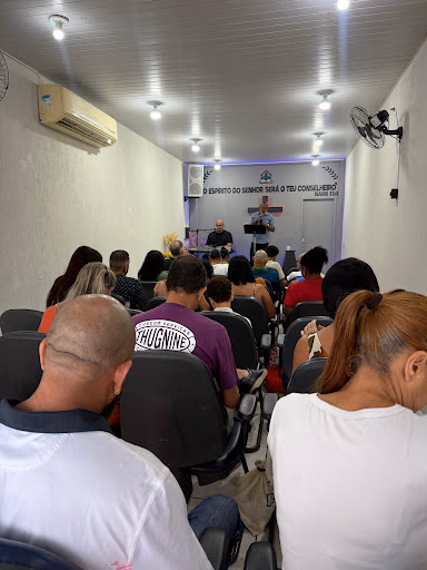 Congregação reunida em culto acolhedor na Taquara